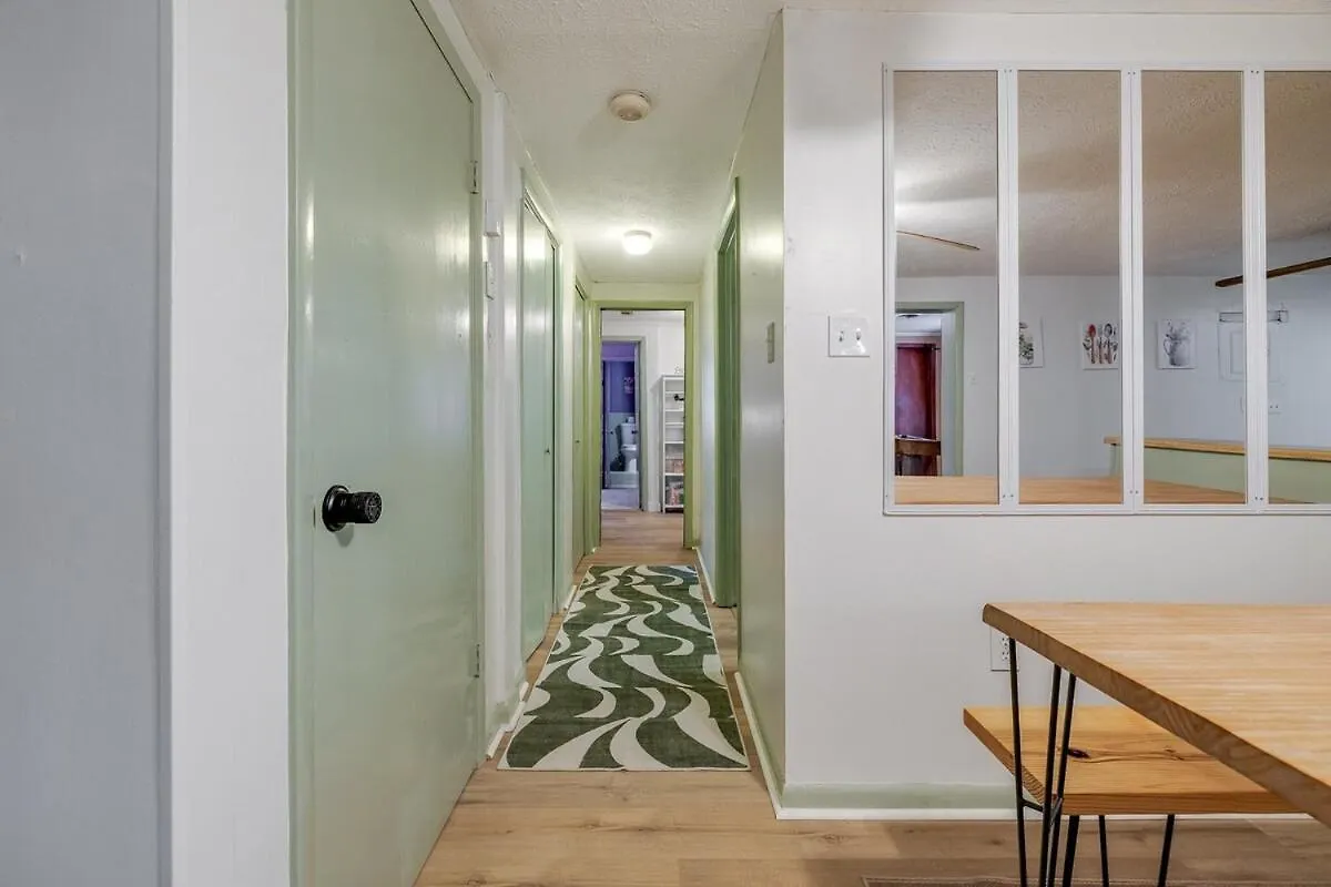 Retro! - 4Br Near Sav Airport Villa Bloomingdale